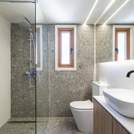 Lejlighed Stylish Central Apartment • City Views • Prime Location • Parking *