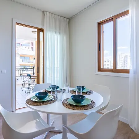 Lejlighed Stylish Central Apartment • City Views • Prime Location • Parking Nicosia
