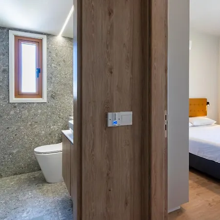 Lejlighed Stylish Central Apartment • City Views • Prime Location • Parking *