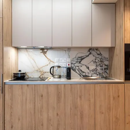 Stylish Central Apartment • City Views • Prime Location • Parking Apartment