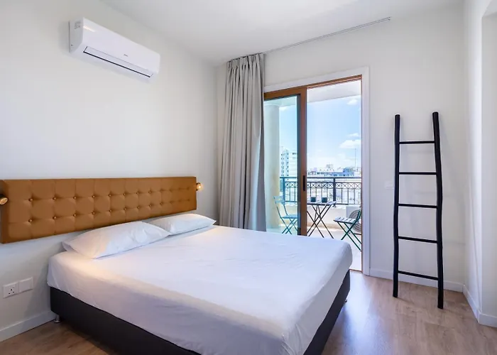 Stylish Central Apartment • City Views • Prime Location • Parking *